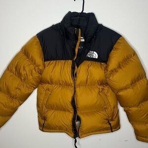 The North Face 1996 Retro Nuptse
700  Puffer Jacket